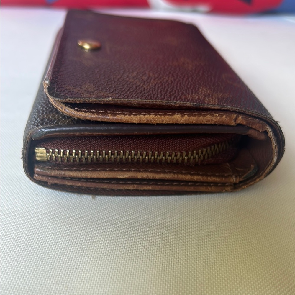 Louis Vuitton Monogram Wallet - Picture 4 of 12